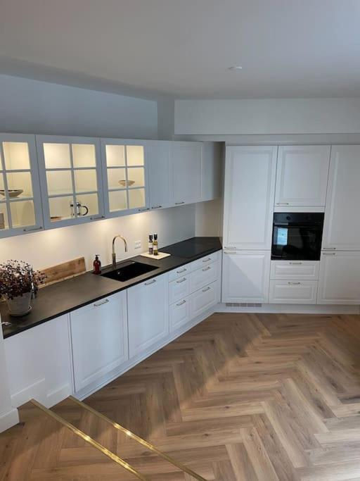 Nyrenoveret Charmerende Lejlighed I Odense C! Apartment ภายนอก รูปภาพ