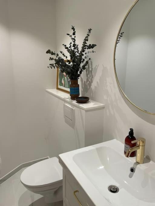 Nyrenoveret Charmerende Lejlighed I Odense C! Apartment ภายนอก รูปภาพ