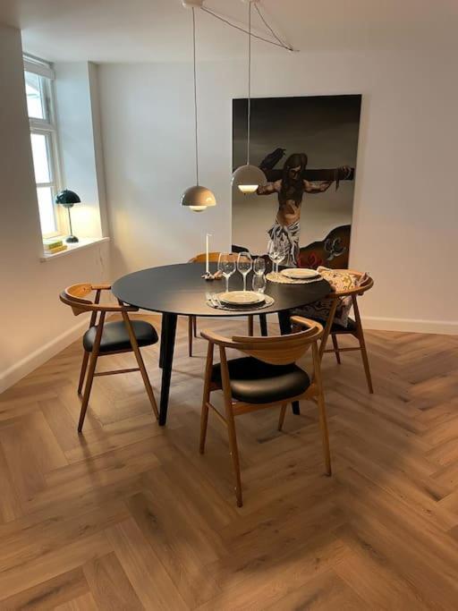 Nyrenoveret Charmerende Lejlighed I Odense C! Apartment ภายนอก รูปภาพ